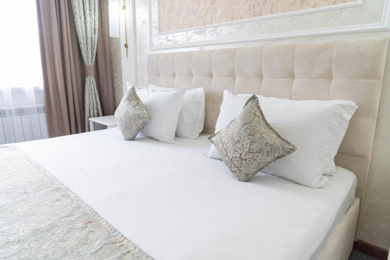 Dora Hotel Shymkent Exterior photo